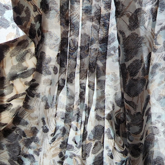 EUC- BCBGeneration - romper . Size S. Black, cream, taupe and light blue pattern - Picture 3 of 8